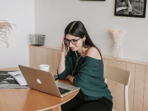 pexels-vlada-karpovich-4050439